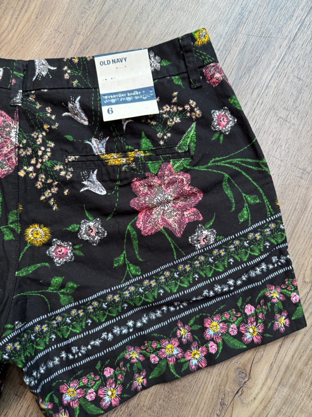 Old Navy Everyday Short - Black Floral Pattern - Size 6 - Picture 10 of 11